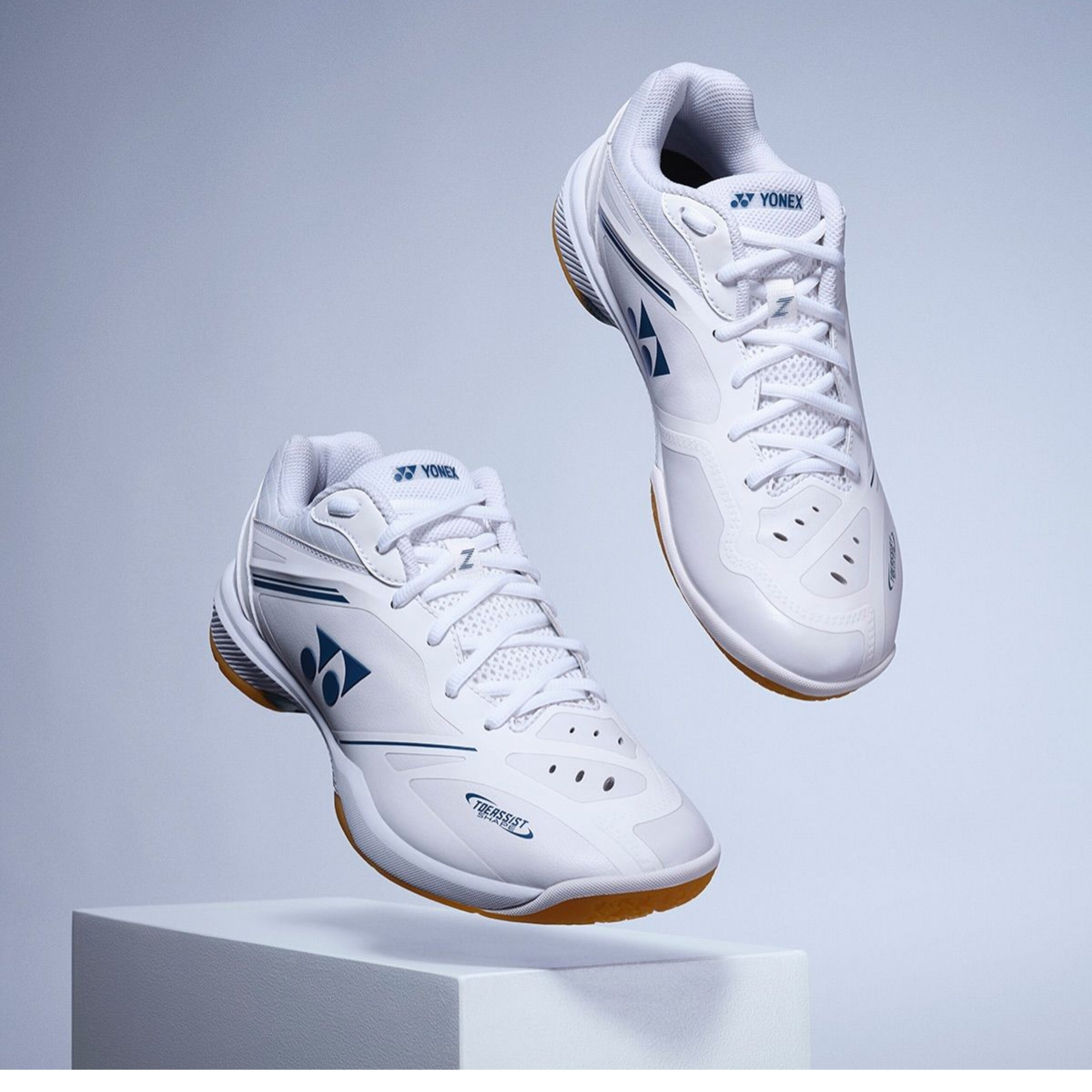 スポーツシューズ